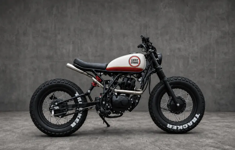 Moto tracker Zero Customs com pintura Lucky Strike